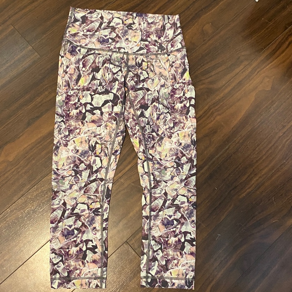 Lululemon Wunder Under Crop 21" size 6